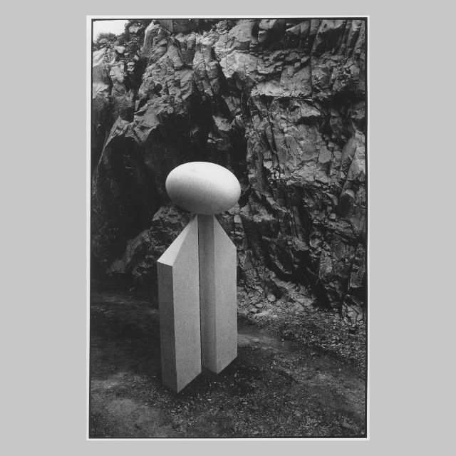 D2 - Sette variazioni di un tema -1970 - 1974 vetroresina cm 250x130x110 - cave di marmo di Arni - foto A. Hammacher